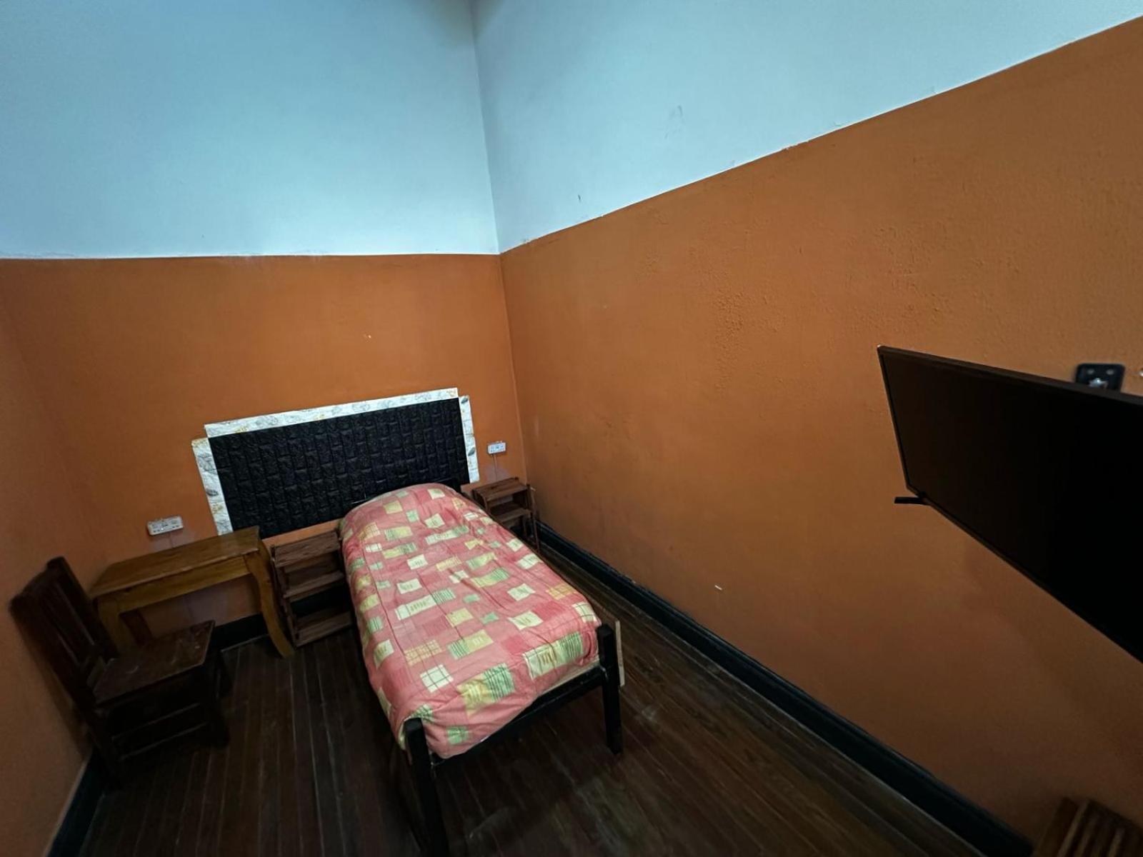 Ideal Center Albergue *